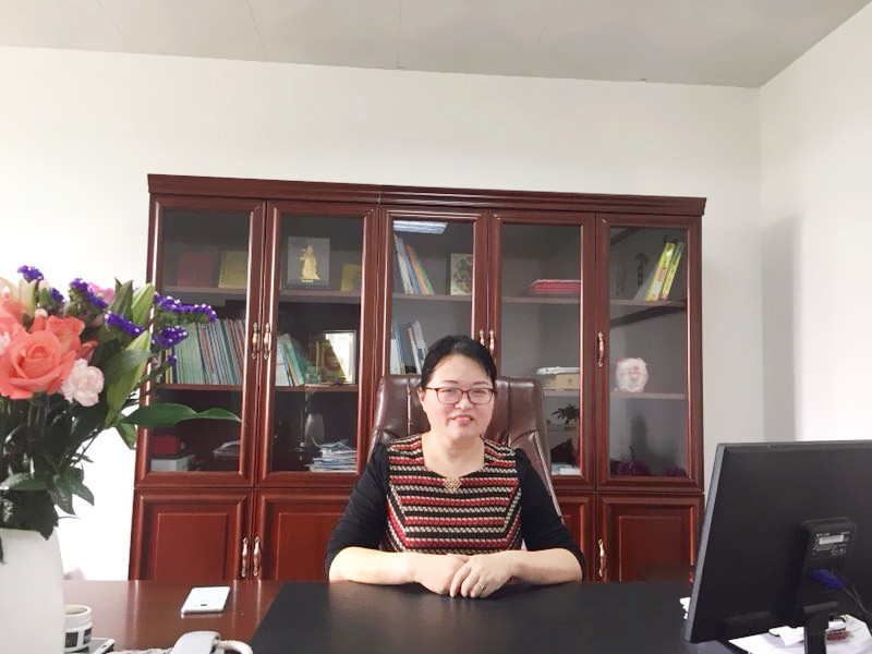 ����ף�R��˾�����L(zh��ng)����Ůʿ��Ƹ�顰�B�T(m��n)���̄�(w��)���ҡ�