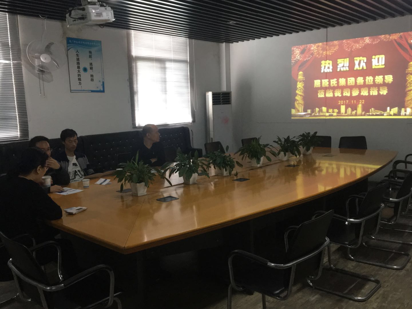 �y�������������������