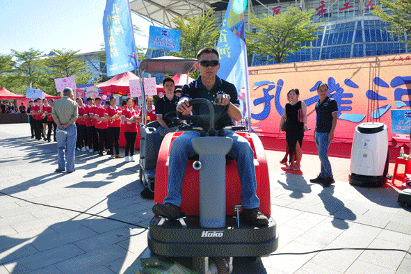 �g��Ц�Z(y��)��һ�ã�ʮ�˰���ˇ�R�ψ�(ch��ng)������ȸ�������B�T�е����ü�����(ji��)