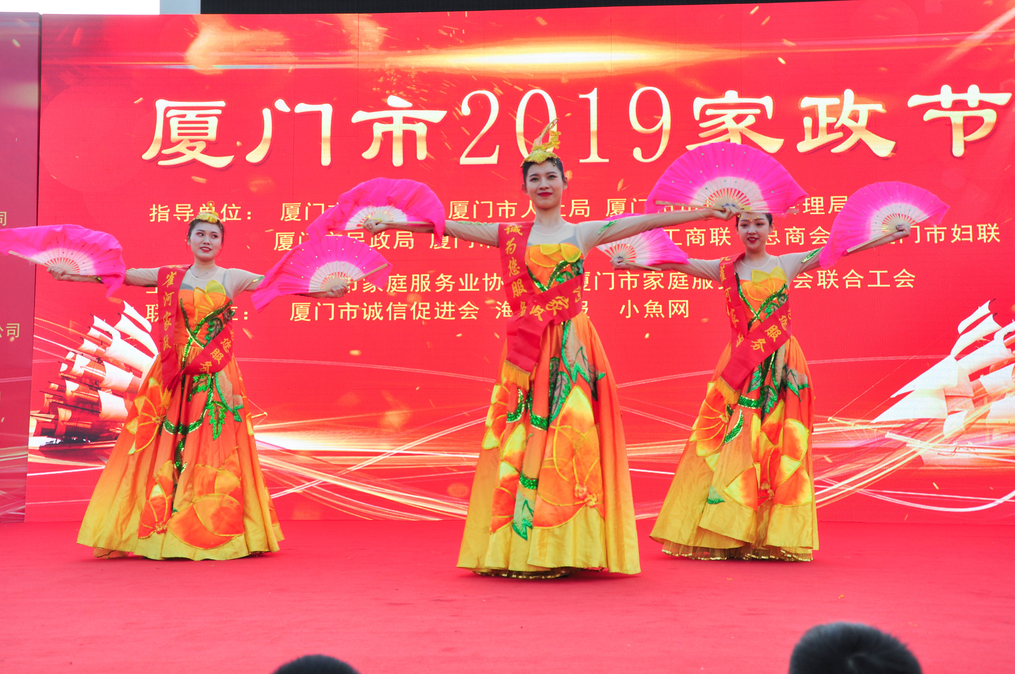 �g��Ц�Z(y��)��һ����ʮ�˰���ˇ�R�ψ�(ch��ng)������ȸ�������B�T�е����ü�����(ji��)