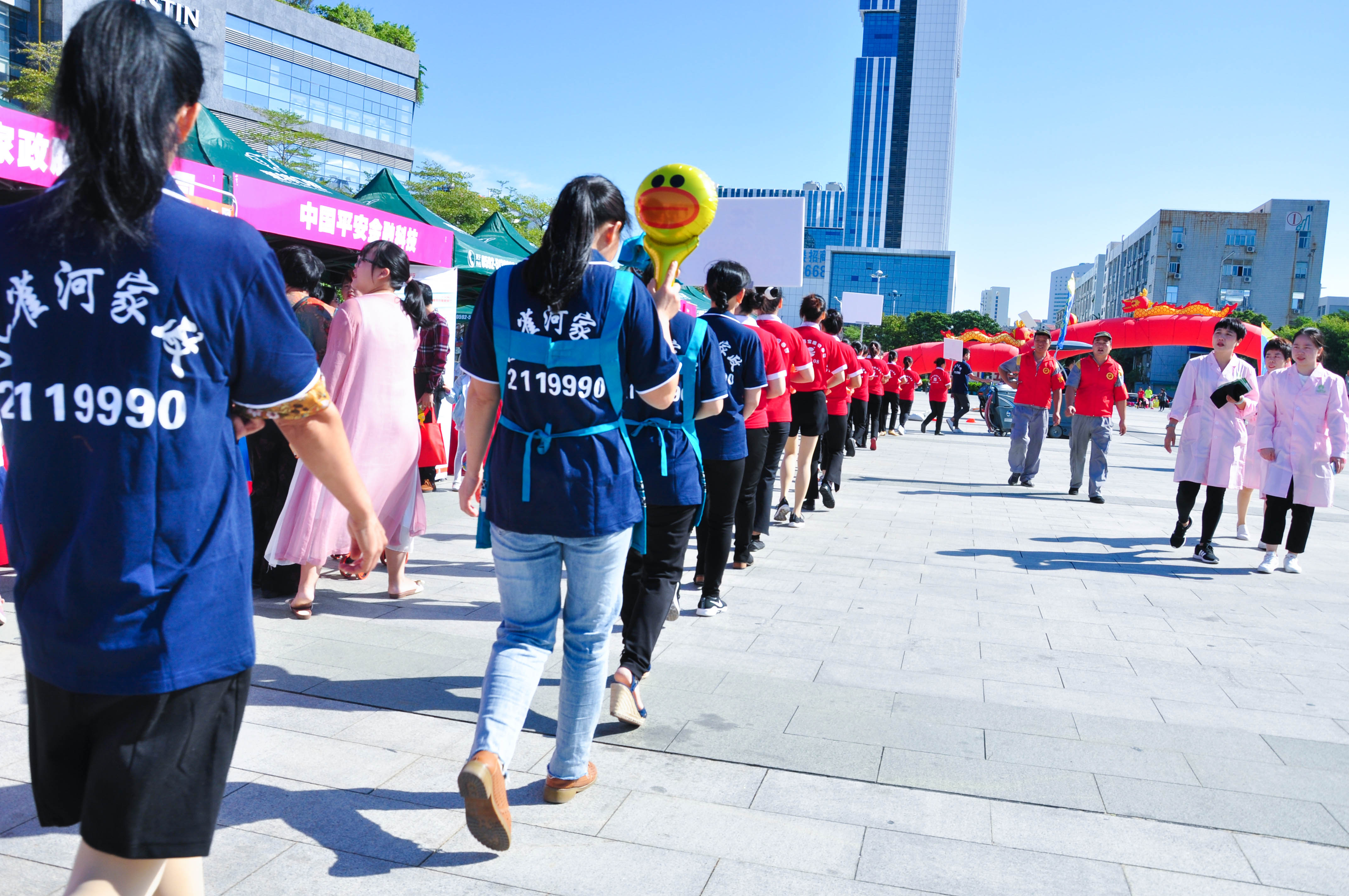 �g��Ц�Z(y��)��һ����ʮ�˰���ˇ�R�ψ�(ch��ng)������ȸ�������B�T�е����ü�����(ji��)