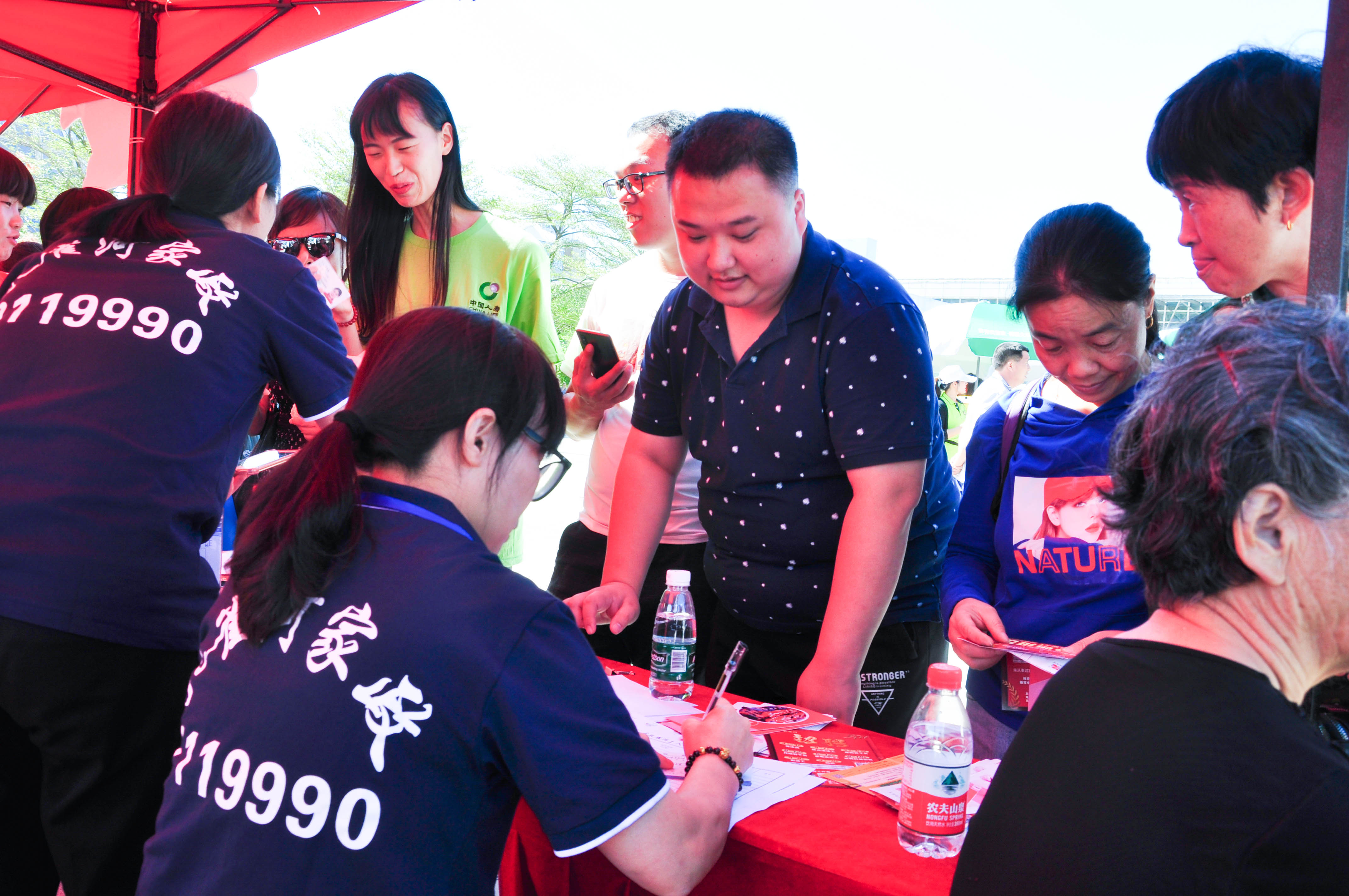 �g��Ц�Z(y��)��һ����ʮ�˰���ˇ�R�ψ�(ch��ng)������ȸ�������B�T�е����ü�����(ji��)