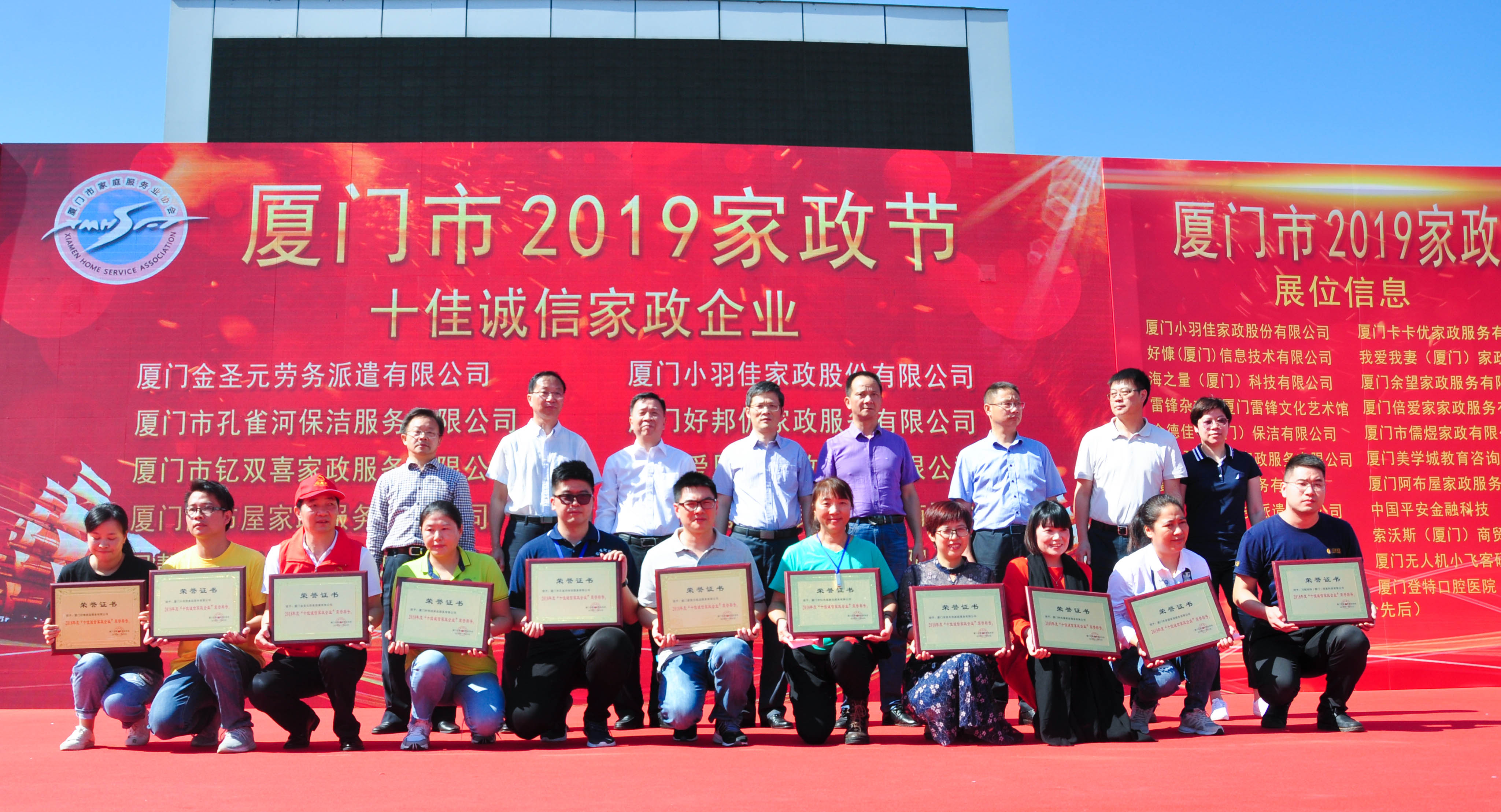 �g��Ц�Z(y��)��һ�ã�ʮ�˰���ˇ�R�ψ�(ch��ng)������ȸ�������B�T�е����ü�����(ji��)